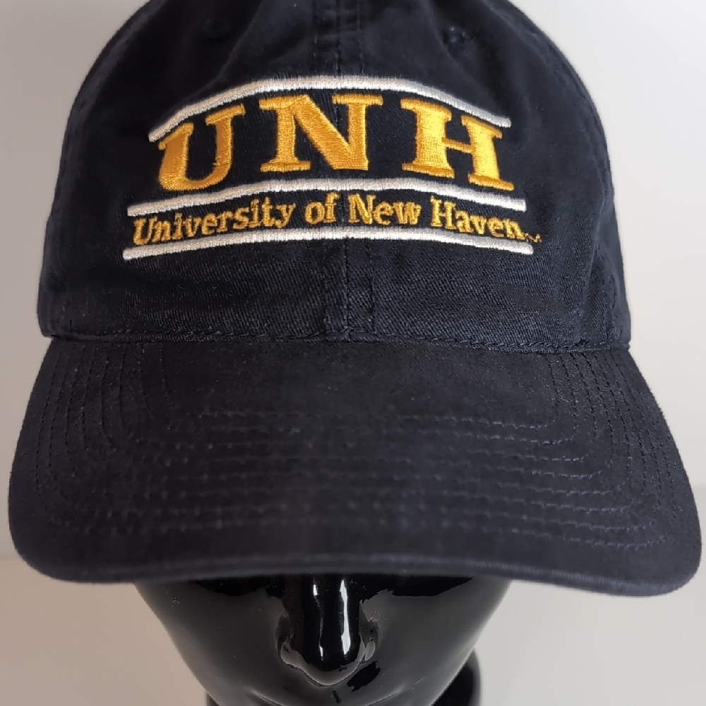 UNH University of New Haven Black Cap vintage 90's